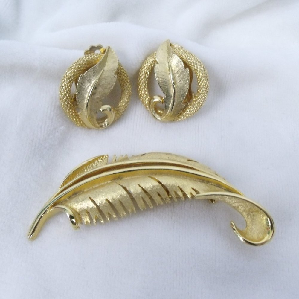 Park Lane Gold Tone Leaf Clip On Earrings and Pin Brooch